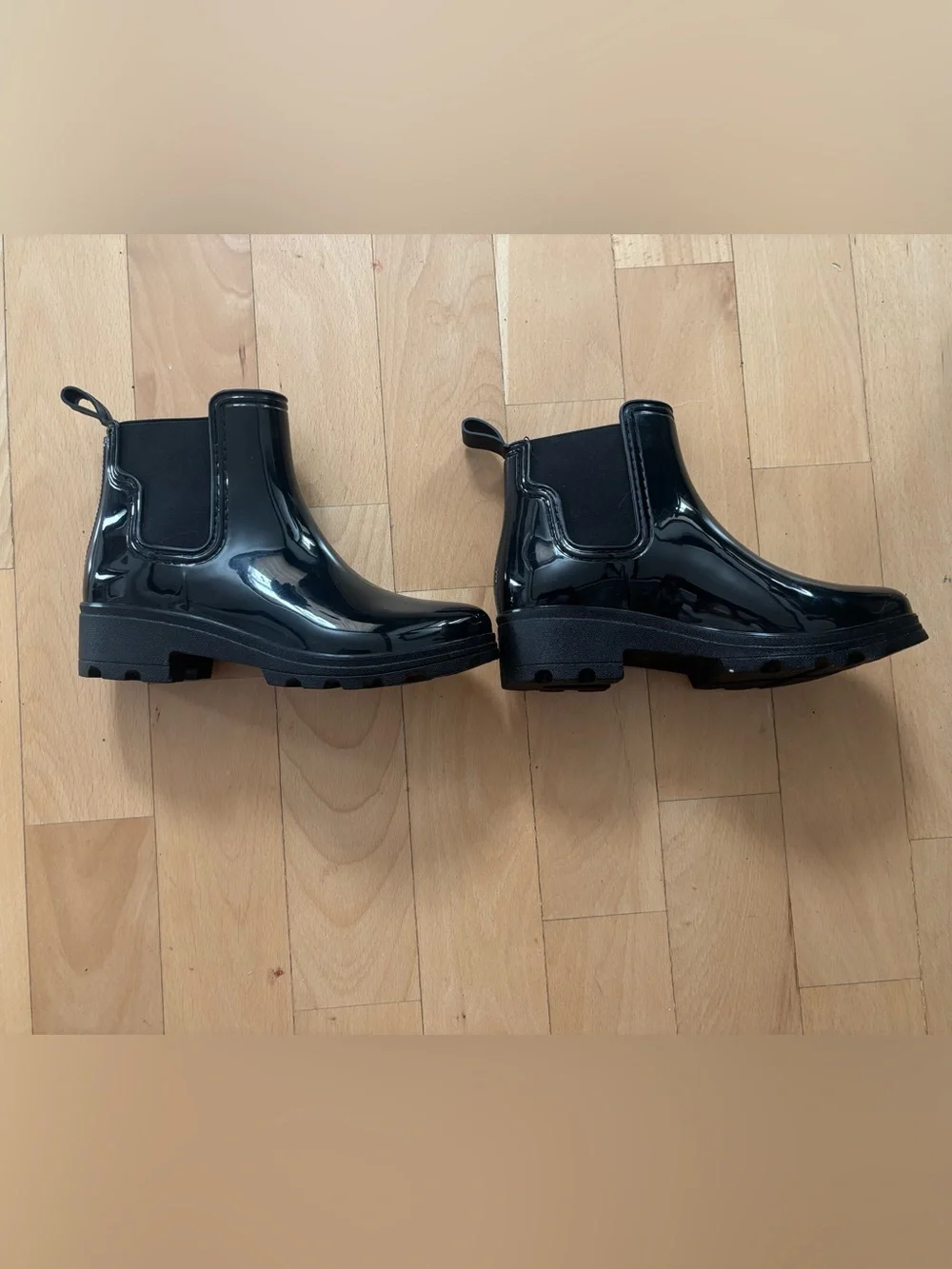 New Capelli of New York Black Glossy Chelsea-Style Boots Size 8